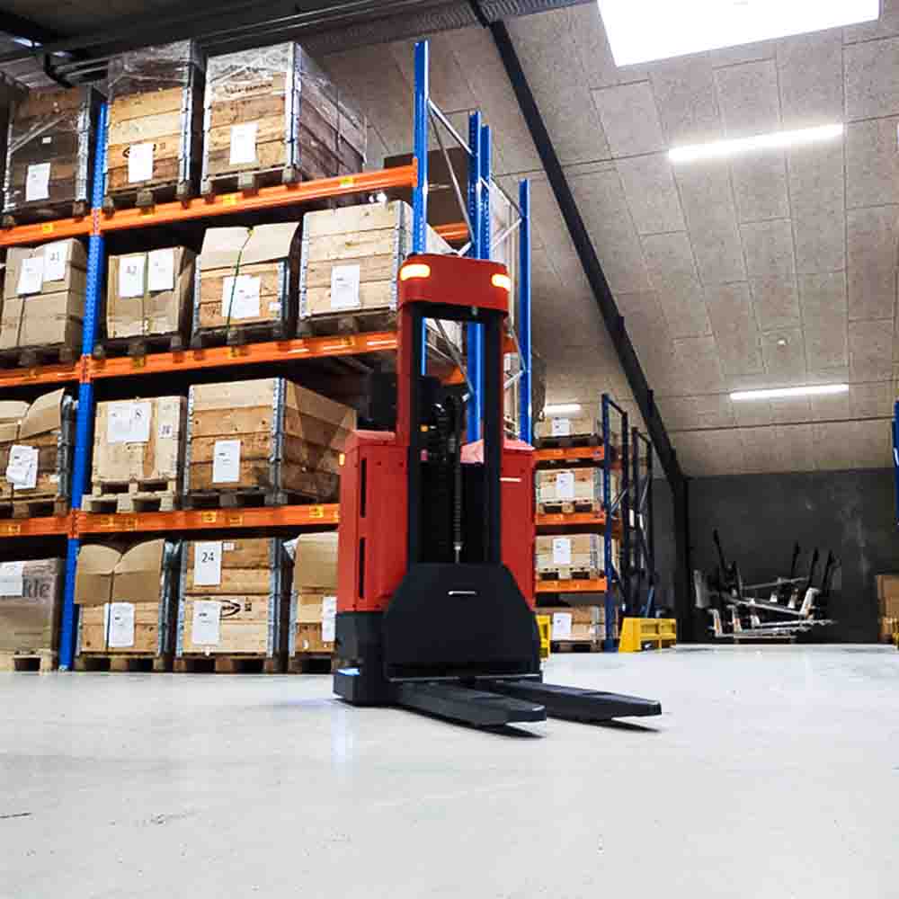 logirobot manipulare paleti